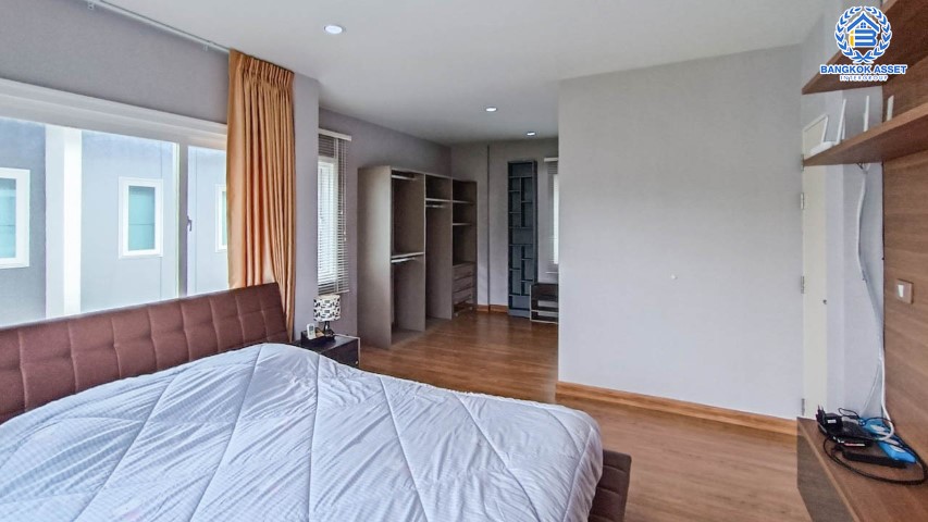 *****บ้านเดี่ยวมือสองย่านนนทบุรี ม.เดอะซิตี้ บางใหญ่ เนื้อที่กว้างขวางถึง 52.7 ตร.ว. ฟังก์ชันจัดเต็ม 4 ห้องนอน 3 ห้องน้ำ 2 ที่จอดรถ ตกแต่งเฟอร์นิเจอร์พร้อมอยู่ แถมฟรี! 4 เครื่องปรับอากาศ, 2 เครื่องทำน้ำอุ่น บนทำเลเยี่ยม ใกล้เซ็นทรัลเวสต์เกต และรถไฟฟ้าสายสีม่วง "สถานีคลองบางไผ่"